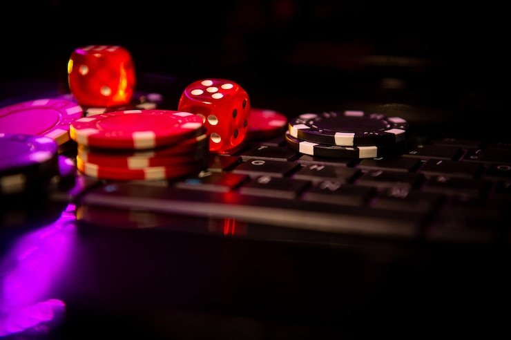 PG Soft game interface on warungslot login showing cascading clusters and multiplier stack